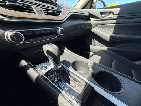 Used 2025 Nissan Altima 2.5 SV image 39