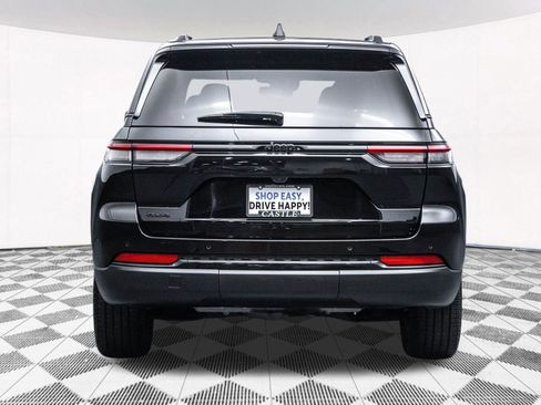 Used 2023 Jeep Grand Cherokee Altitude image 11