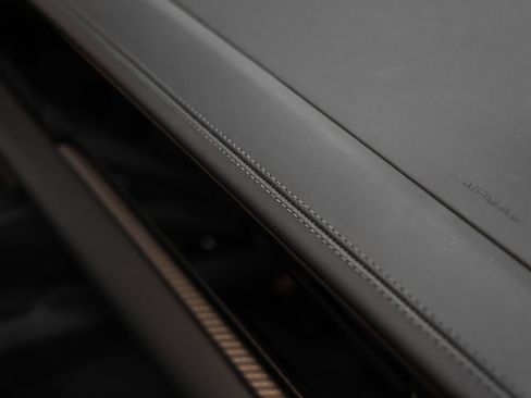 New 2025 Porsche Macan 4S Electric image 25