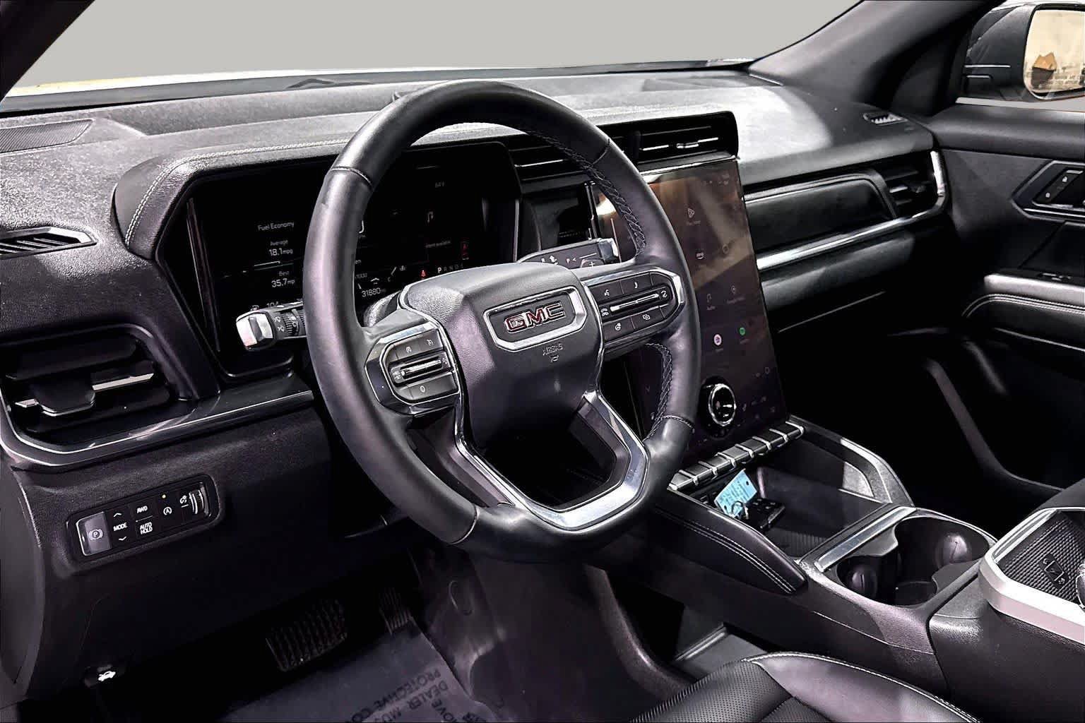 Used 2025 GMC Terrain Elevation w/ Elevation Premium Package AWD/4WD image 18