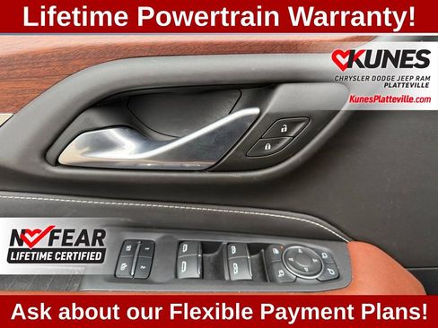 Used 2024 GMC Yukon XL Denali Ultimate AWD/4WD image 15