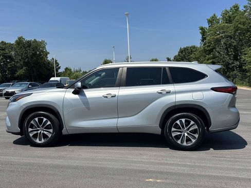 Used 2023 Toyota Highlander XLE FWD image 24