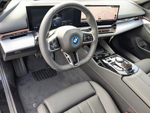 Used 2025 BMW i5 eDrive40i w/ M Sport Package image 3
