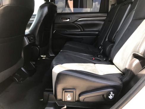 Used 2018 Toyota Highlander Limited image 15