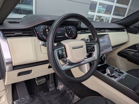 Used 2022 Land Rover Range Rover Long Wheelbase SE image 14