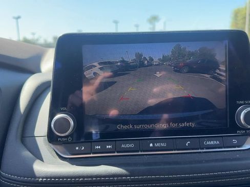 Used 2022 Nissan Rogue SV FWD image 17