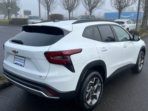 New 2026 Chevrolet Trax LT w/ Driver Confidence Package image 8