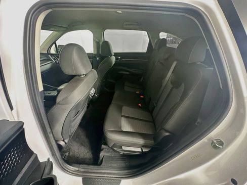 Used 2022 Kia Sorento LX FWD image 25