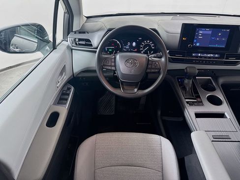Certified 2026 Toyota Sienna LE image 20