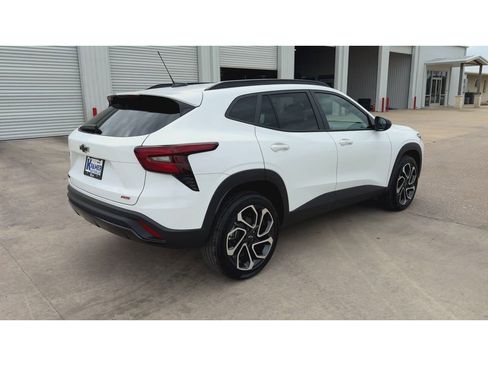 New 2026 Chevrolet Trax RS image 8