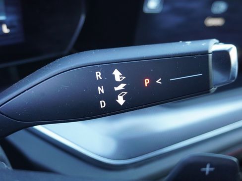 Used 2025 Chevrolet Suburban RST image 22