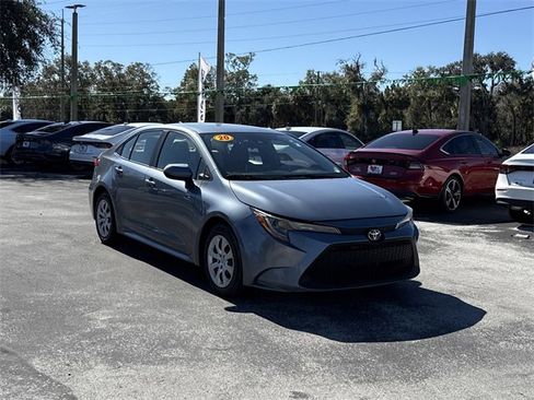 Used 2020 Toyota Corolla LE image 2