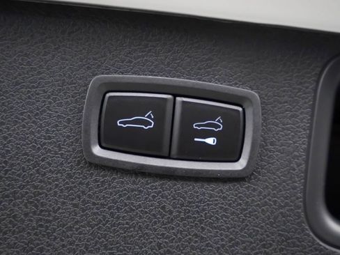 Certified 2026 Porsche Macan AWD/4WD image 15