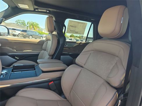 New 2026 Lincoln Navigator Black Label AWD/4WD image 18