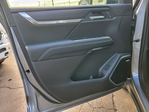 Used 2025 GMC Acadia Elevation image 16