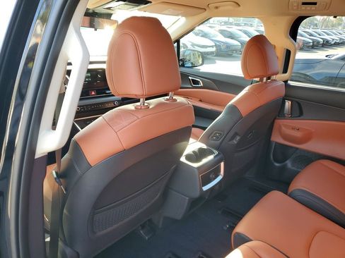 New 2026 Kia Carnival EX image 17