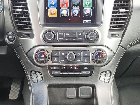 Used 2018 Chevrolet Suburban LT AWD/4WD image 19