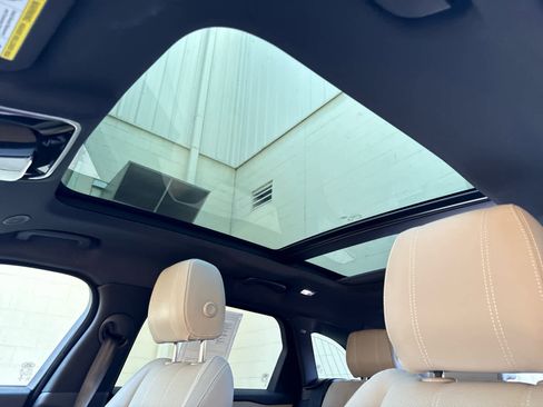 Certified 2021 Land Rover Range Rover Velar R-Dynamic S image 13