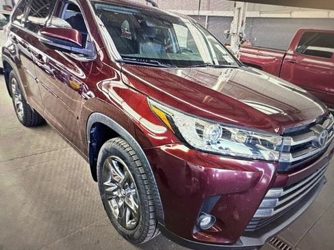 Used 2019 Toyota Highlander Limited Platinum AWD/4WD image 11
