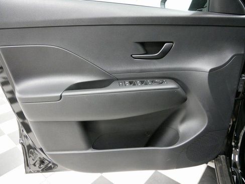 Certified 2025 Hyundai Kona SEL AWD/4WD image 7