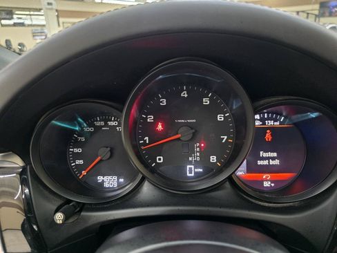 Used 2018 Porsche Macan AWD/4WD image 31