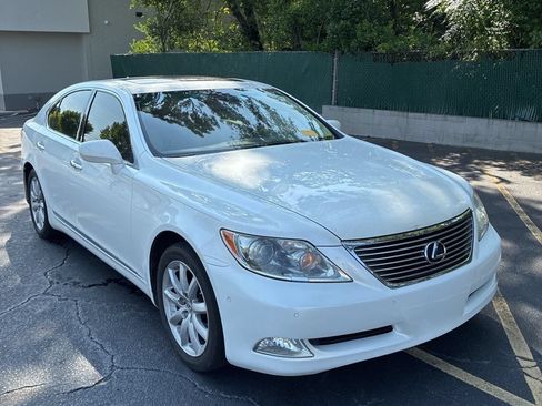 Used 2007 Lexus LS 460 RWD image 2