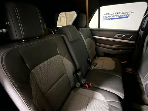 Used 2018 Ford Explorer XLT FWD image 22