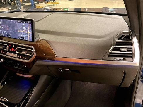 Used 2024 BMW X3 xDrive30i w/ Premium Package image 17