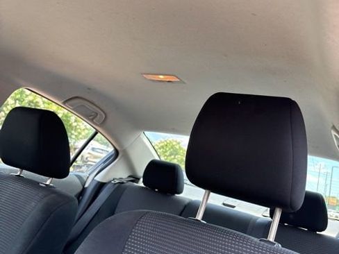 Used 2013 MAZDA MAZDA3 i SV FWD image 6