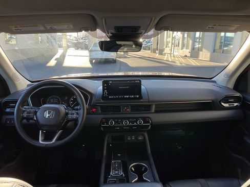 Used 2023 Honda Pilot Touring image 10