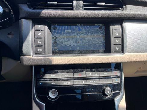 Used 2016 Jaguar XF Prestige image 7