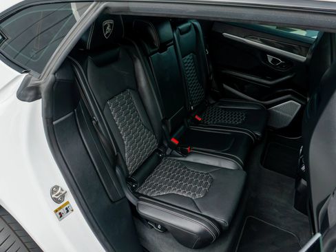 Used 2021 Lamborghini Urus AWD/4WD image 12