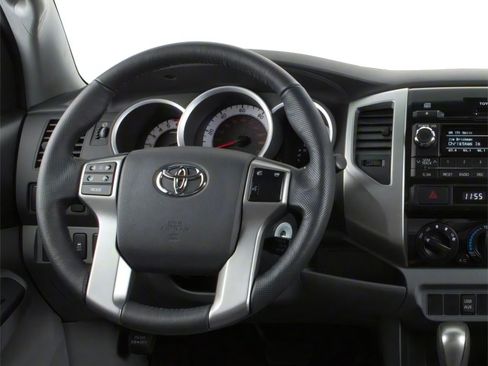 Used 2012 Toyota Tacoma 4x4 Double Cab w/ SR5 Pkg image 4