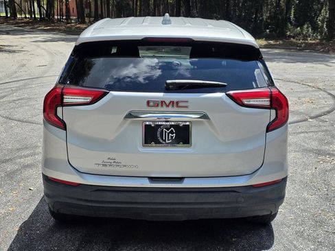 Used 2022 GMC Terrain SLE FWD image 3