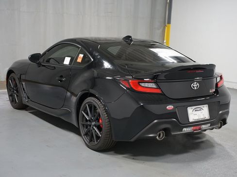 New 2025 Toyota GR86 Premium image 6