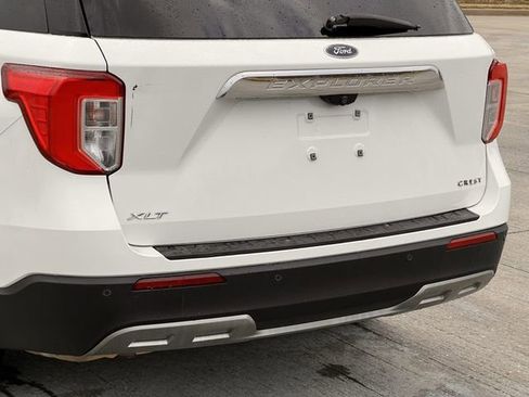 Used 2020 Ford Explorer XLT w/ Equipment Group 202A image 13