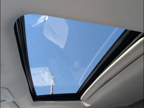 Used 2021 Toyota Highlander Limited image 9