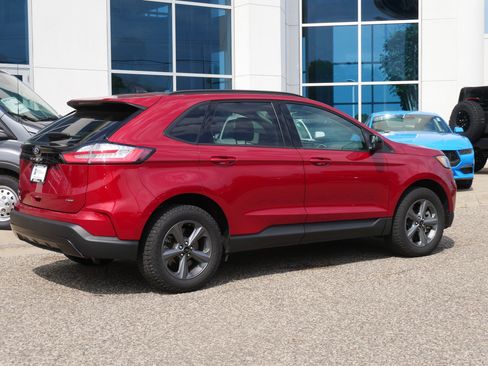 Used 2023 Ford Edge SEL w/ Sport Appearance Package AWD/4WD image 3