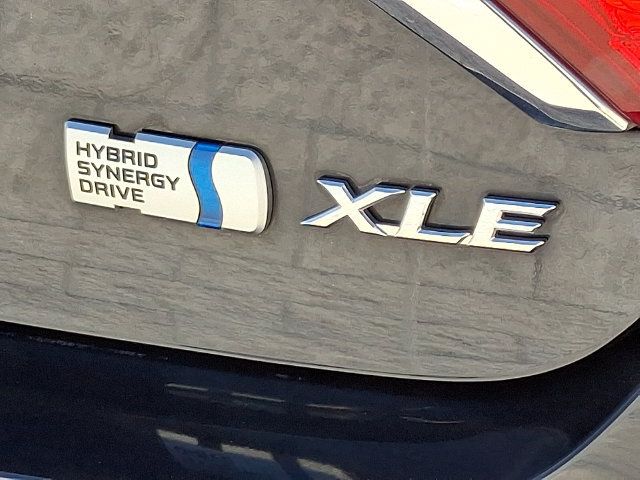 Used 2015 Toyota Camry XLE w/ Moonroof Package FWD image 10
