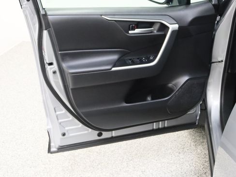 Used 2025 Toyota RAV4 XLE FWD image 12