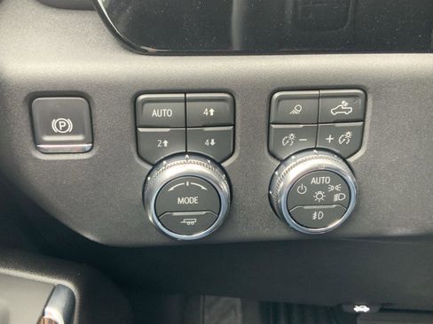 Used 2026 GMC Sierra 3500 SLE w/ SLE Convenience Package image 33