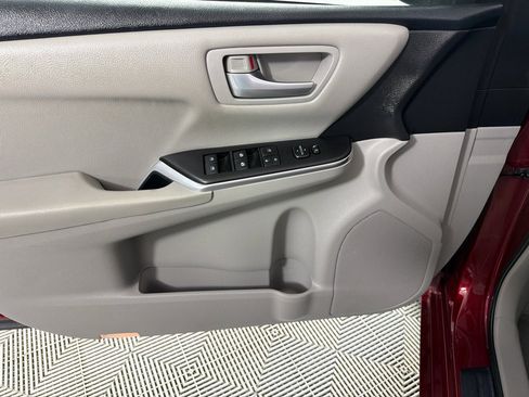 Used 2016 Toyota Camry LE FWD image 10