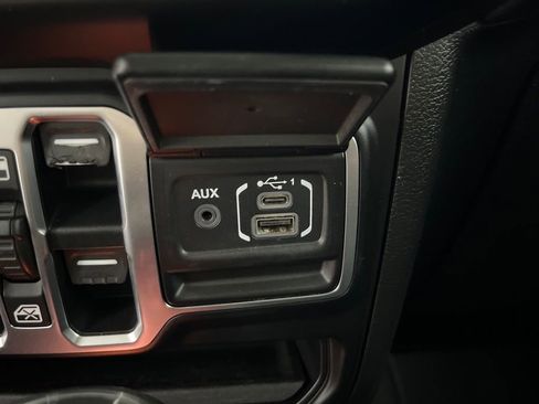 Used 2020 Jeep Wrangler Unlimited Sahara AWD/4WD image 41