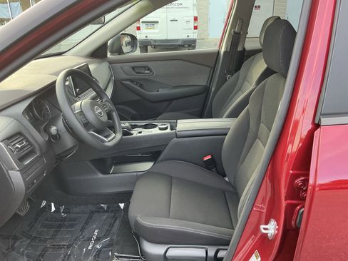 Used 2023 Nissan Rogue S AWD/4WD image 10