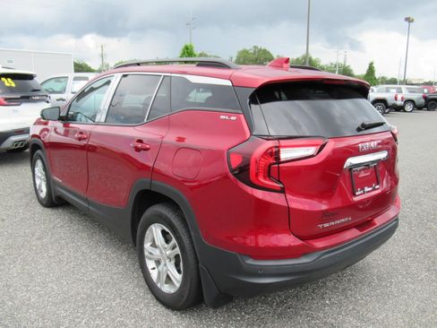 Used 2024 GMC Terrain SLE w/ Driver Convenience Package FWD image 6