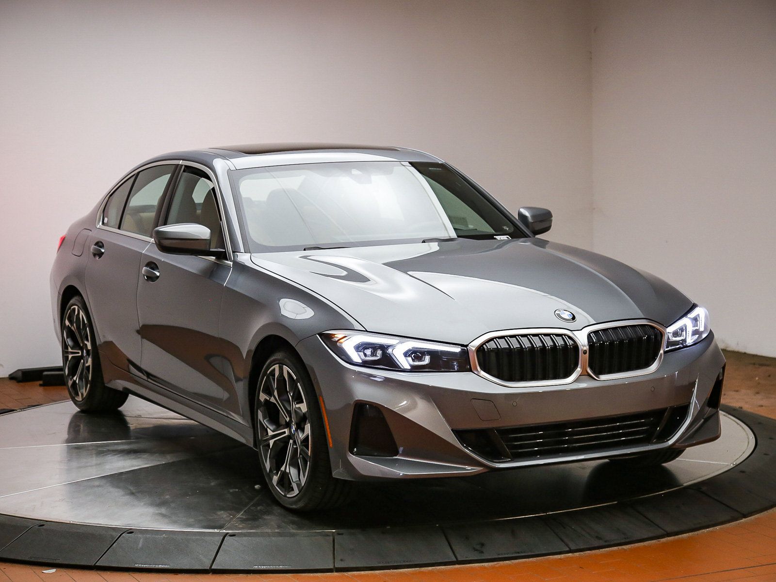Used 2026 BMW 330i Sedan w/ Convenience Package RWD image 4