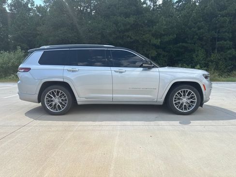 Used 2022 Jeep Grand Cherokee L Summit w/ Luxury Tech Group V AWD/4WD image 4
