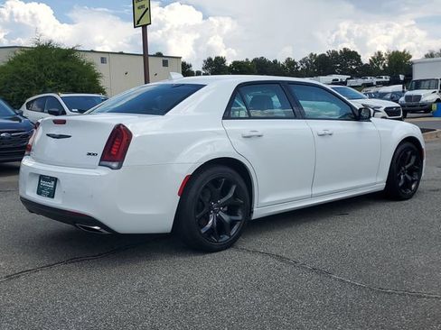 Certified 2022 Chrysler 300 Touring L w/ Comfort Group RWD image 8