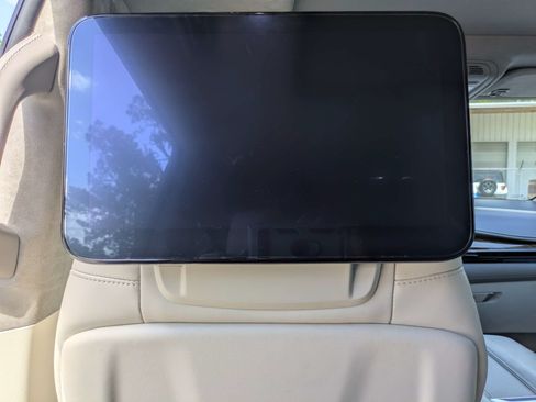 Certified 2023 Cadillac Escalade ESV Sport Platinum w/ LPO, ONYX Package AWD/4WD image 10