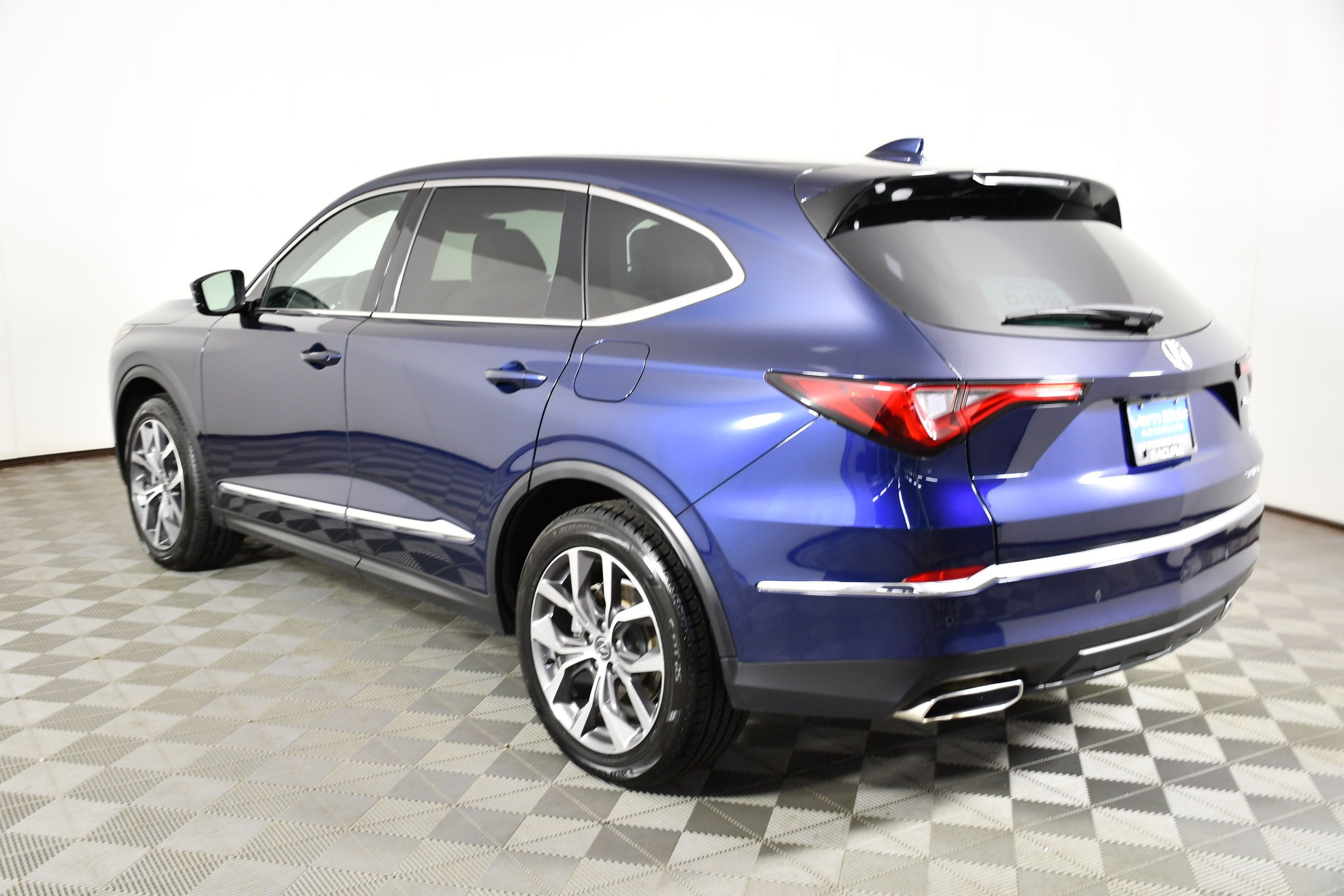 Used 2024 Acura MDX w/ Technology Package AWD/4WD image 8